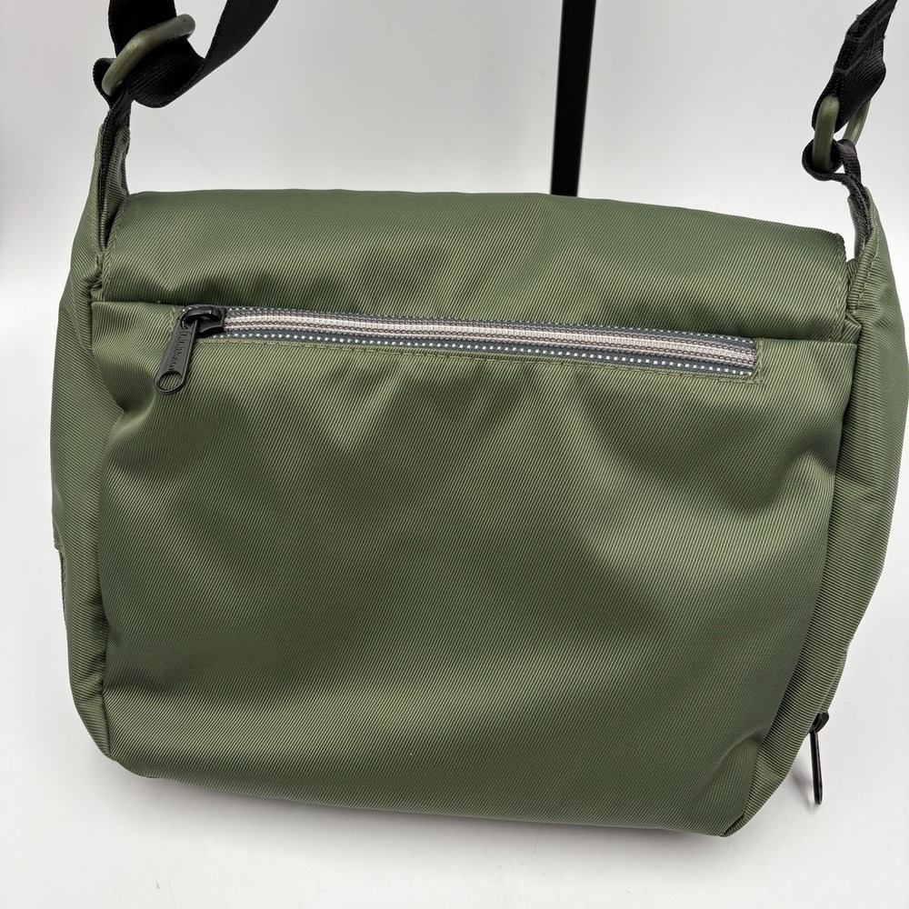 LLBean Boundless Messenger Bag Green Nylon Adjustable Strap crossbody Zip - Picture 4 of 10
